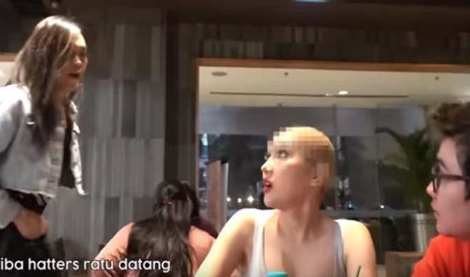 Ketahuan Botak Usai Wignya Dijambak, Lucinta Luna Berkelahi Hebat, Sang Pacar Emosi ke Satpam