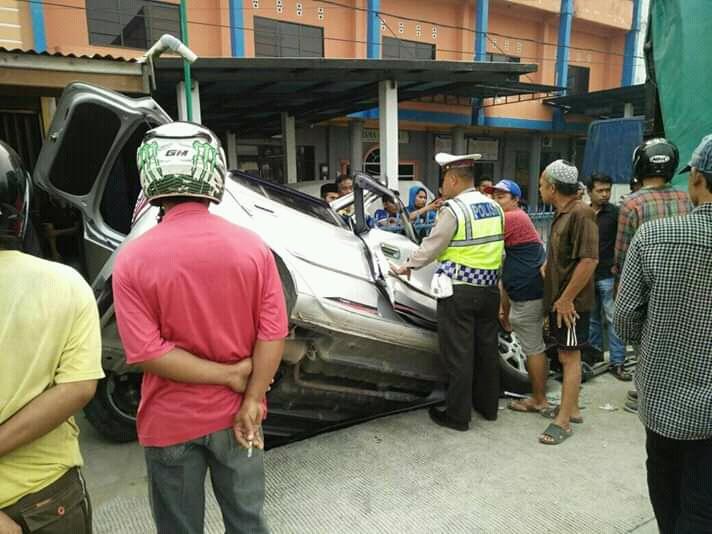 Detik Detik Evakuasi Korban Kecelakaan Di Depan Wisma Ananda Parit 6 Tembilahan