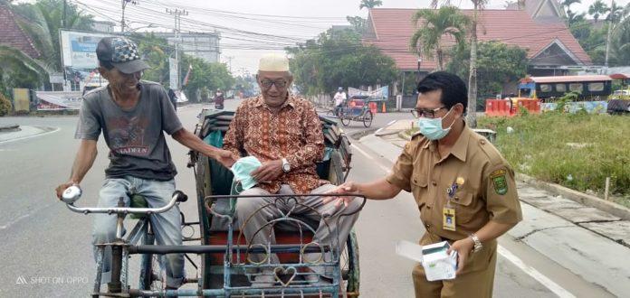 Dinas Kesehatan (Dinkes) Kabupaten Indragiri Hilir (Inhil) kembali membagikan masker secara gratis 