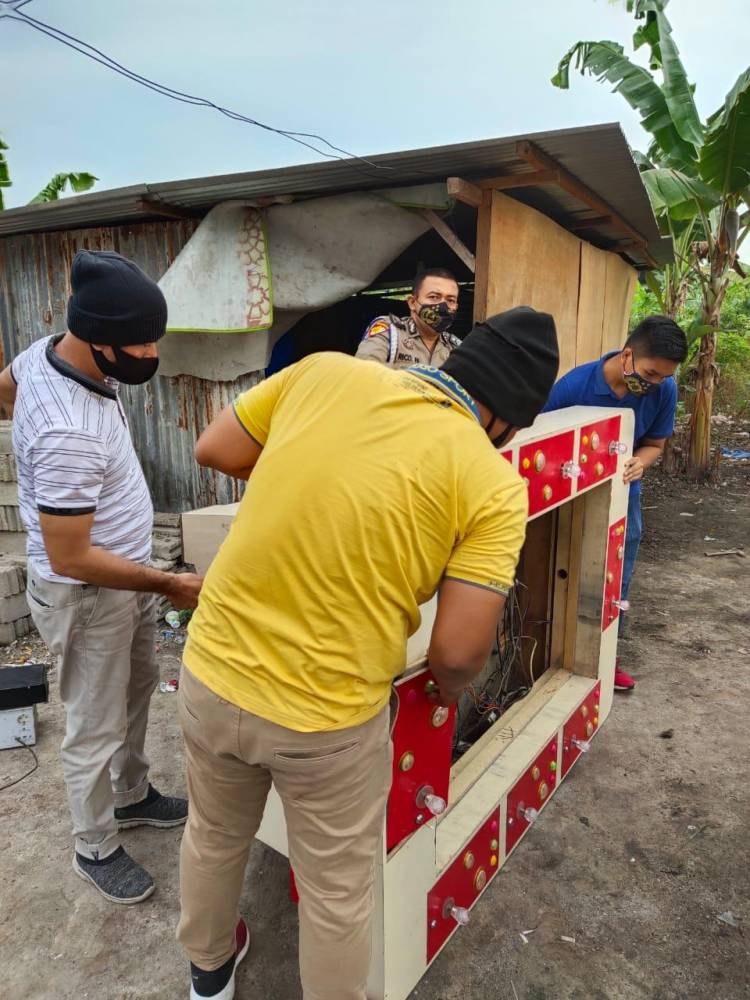 Polsek Tapung Hilir Tindak Tegas Permainan Mesin Judi Gelper