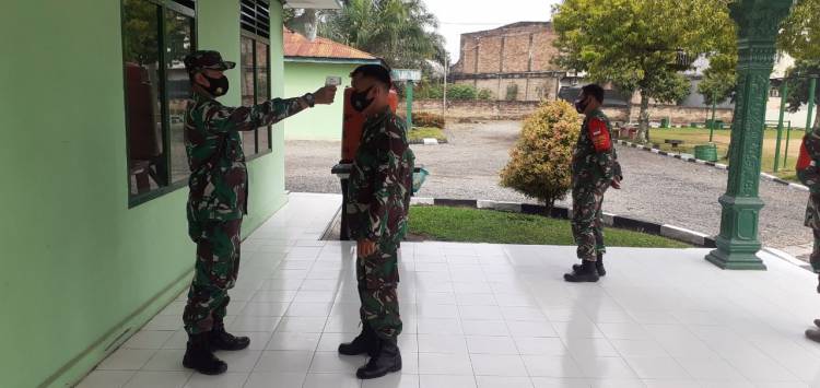 Saat Dinas, Koramil 03/Bgs Terapkan Protokol Kesehatan 
