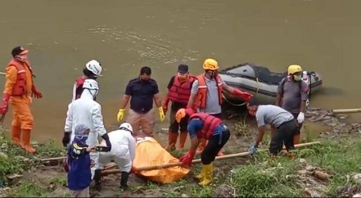 Warga Geger, Mayat Perempuan Tanpa Identitas Ditemukan Mengambang di Sungai