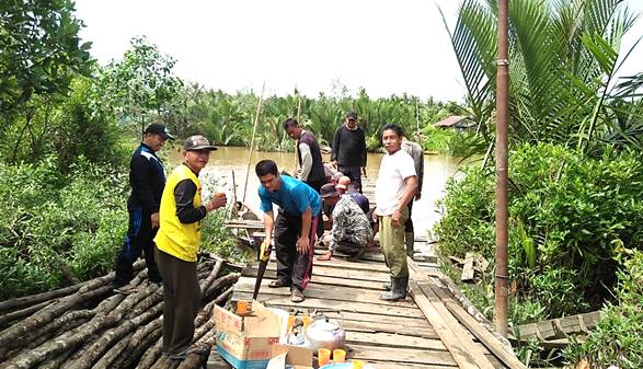 Lama tidak Mendapat Bantuan Pemerintah, Pemdes Tekulai Hilir Swadaya Rehab Dermaga Desa