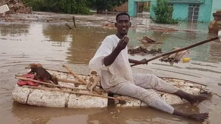 Pemuda Muslim Sudan Viral di Afrika karena Aksi Kemanusiaannya Selamatkan Anak Anjing