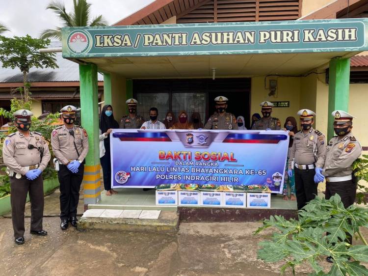 Peringati HUT Harlantas Bhayangkara ke-65, Satlantas Polres Inhil Bagi-bagi Sembako