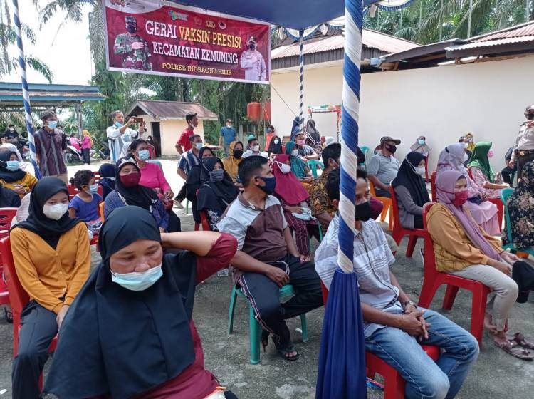 Animo Masyarakat Kemuning Sangat Tinggi Ikuti Vaksinasi Presisi Polsek Kemuning
