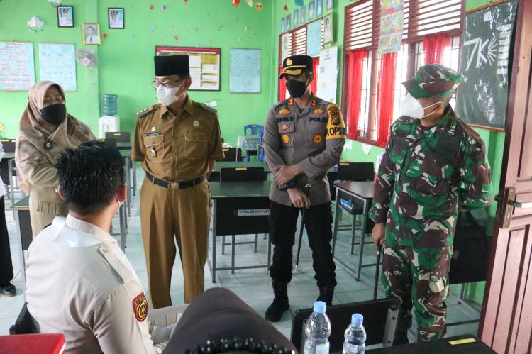 Forkompimda Pemkab Inhil Tinjau Vaksinasi Tahap 1 SMP N 1 Tembilahan
