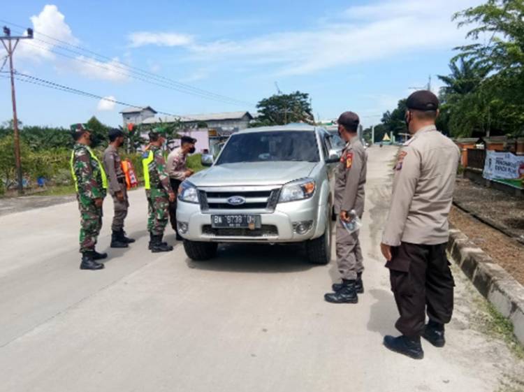Babinsa Koramil 05/Rupat Gelar Disiplin Protokol Kesehatan Bagi Penumpang Kapal Roro