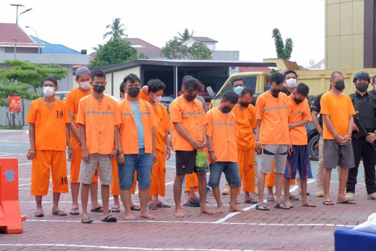 Polda Riau dan Jajaran Gagalkan Peredaran 117 Kg Sabu dan 1000 Pil Ekstasi dari Jaringan Malaysia