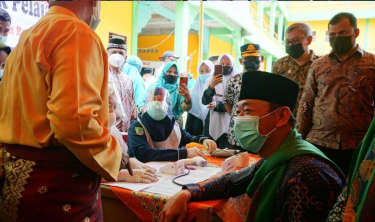 Bupati dan Wakil Bupati Rohil Tinjau Vaksinasi di Pondok Qur'an