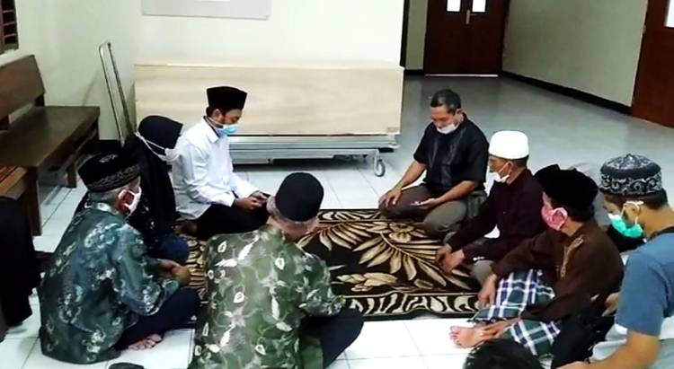 Sedih, Pasangan Pengantin di Kota Banjar Melakukan Ijab Kabul Dihadapan Jenazah sang Ibu