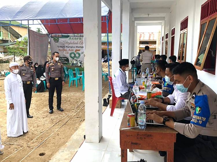 396 Santri Ponpes Darul Rahman Mendapat Vaksinasi dari Polres Inhil