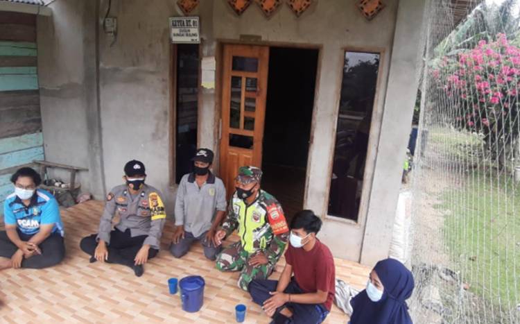 Babinsa Suka Damai Laksanakan Komsos dan Silaturrahim pada Tokoh Masyarakat di Wilyah Binaan
