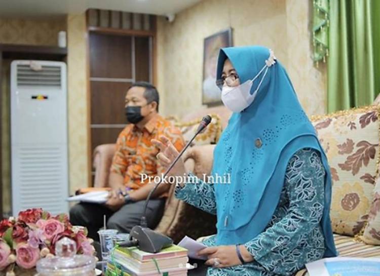 Ketua TP PKK dan GSH Inhil Hj. Zulaikhah Wardan Dialog Virtual dengan 10 Media Nasional