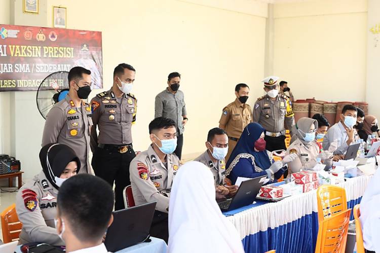 Kapolres Inhil Kembali Meninjau Vaksinasi Pelajar Tahap II di SMA Negeri 1 Tembilahan Kota