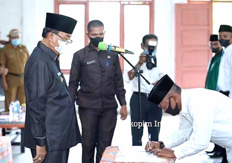 Bupati Inhil HM. Wardan Melantik 8 Orang Anggota BPD di Kecamatan Reteh