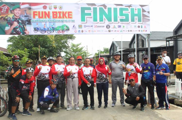 Dimeriahkan Artis Ibu Kota, Ratusan Peserta Antusias Ikuti Fun Bike yang di Gelar Kodim 0314/Inhil
