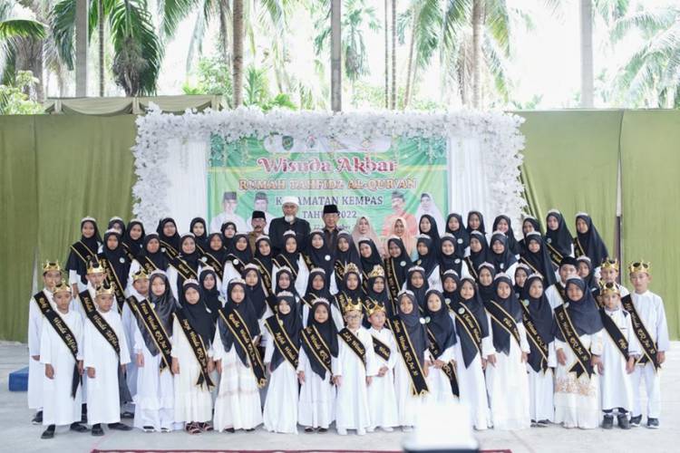 Demi Acara Wisuda Akbar Rumah Tahfidz Al-Qur'an, Bupati Inhil Rela Tak Hadir di Acara Nasional