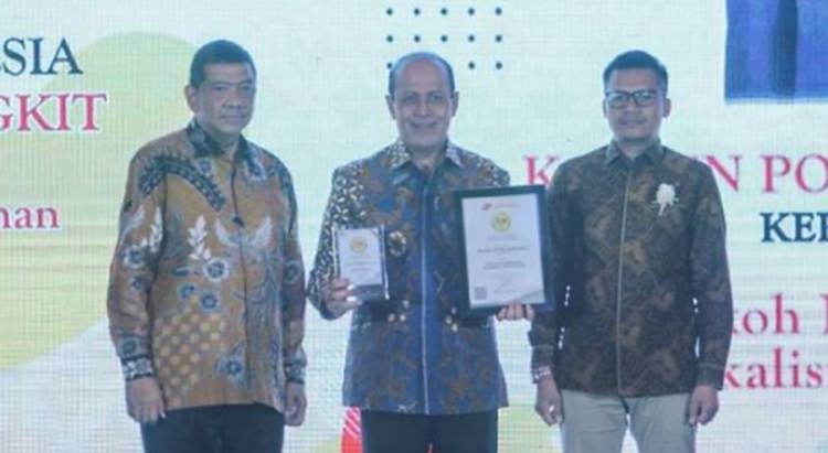 Kepala BNPT Boy Rafli Amar Terima Penghargaan Tokoh Penanggulangan Radikalisme