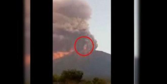 Heboh !!  Penampakan Sosok Manusia Raksasa di Gunung Agung Jadi Misteri 