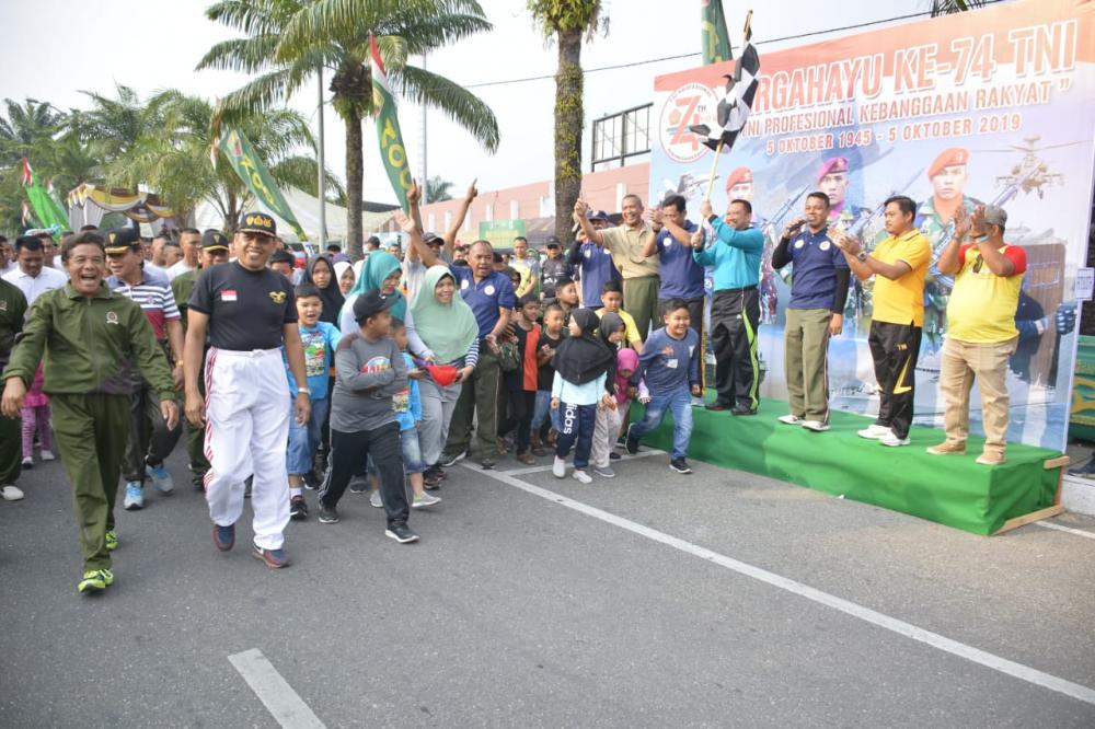 Bupati Kampar Ikut Car Free Day Hut TNI Ke-74