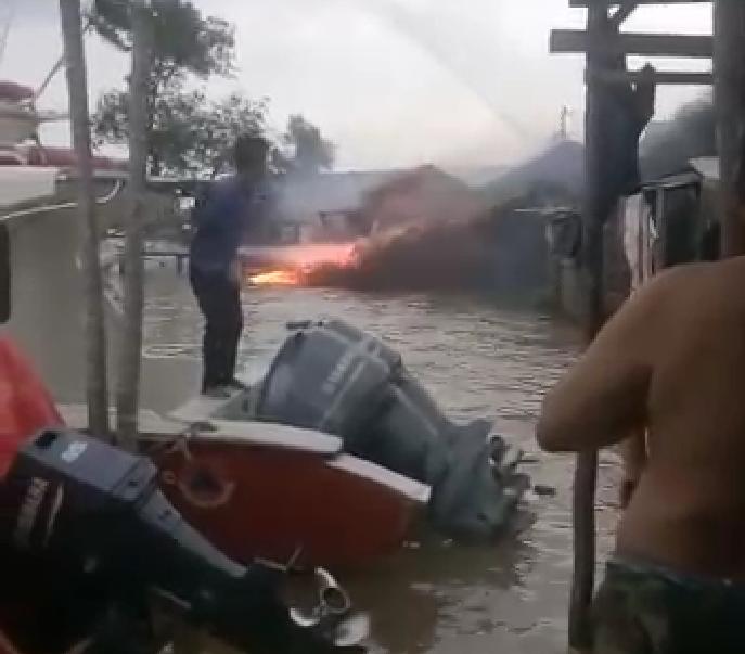 Kapal Motor Membawa Tabung LPG Meledak di Sei Indragiri Hilir