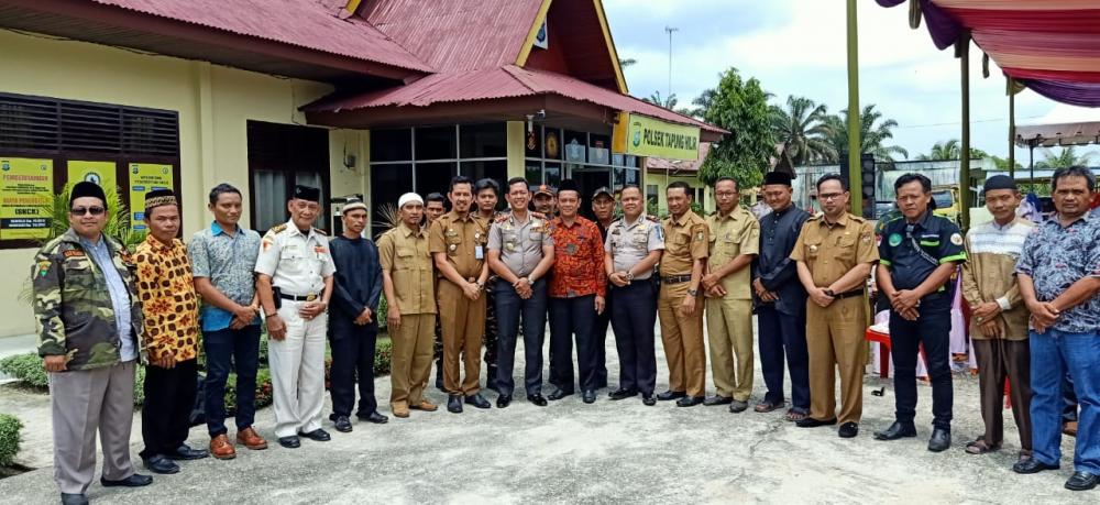 Kapolres Kampar Silaturahmi dengan Tokoh Masyarakat saat Kunker di Polsek Tapung Hilir