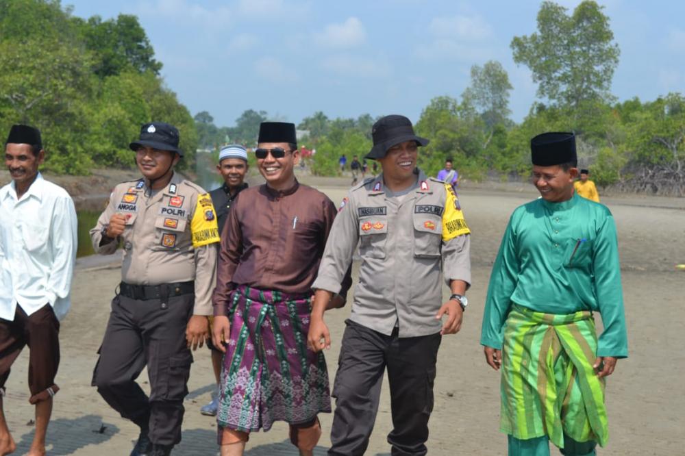 Ratusan Warga Teluk Lecah Masyarakat Menghadiri "Mandi Safar', Tradisi Tolak Bala 