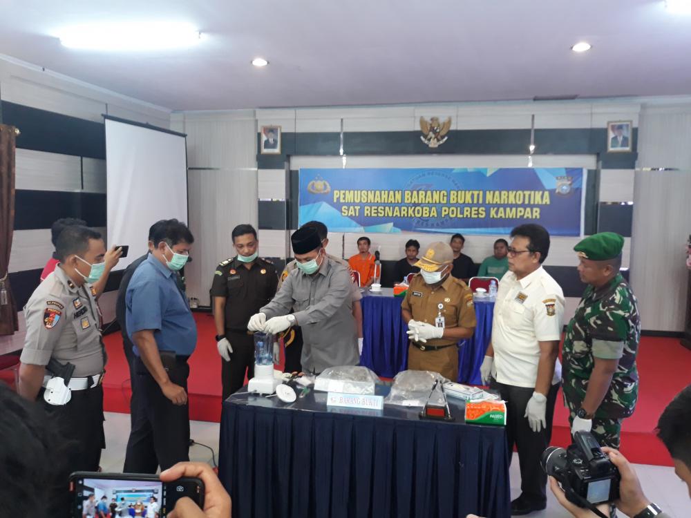 Polres Kampar Musnahkan Barang Bukti Shabu dan Daun Ganja Kering dari Hasil 4 Ungkap Kasus