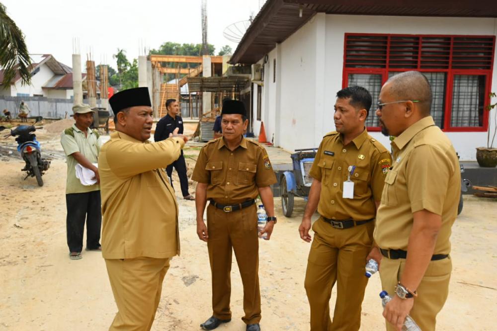 Sekda Kampar Tinjau Pembangunan Gedung PMI Kampar.