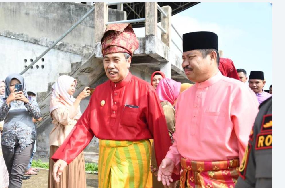 Gubernur Riau H Syamsuar Beserta Istri Hj Misnami Hadiri  Hari Puncak Festival Mandi Safar 2019 di Pantai Tanjung Lapin Rupat Utara