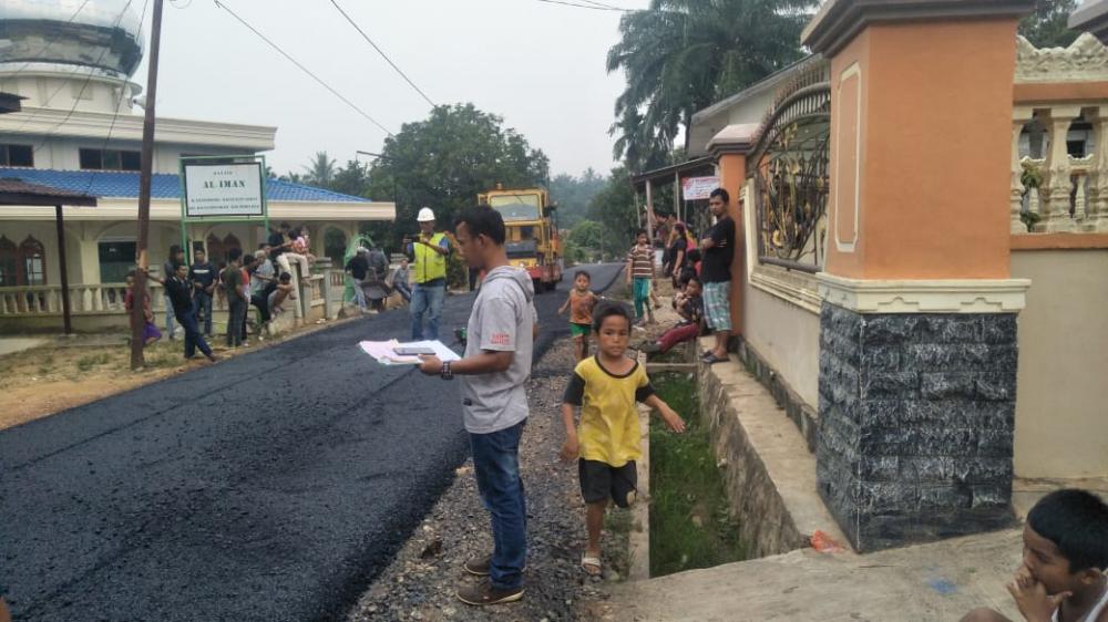 Alhamdulillah, Setelah Belasan Tahun Akhirnya Jalan Imbon Bagan Batu Barat Dihotmix