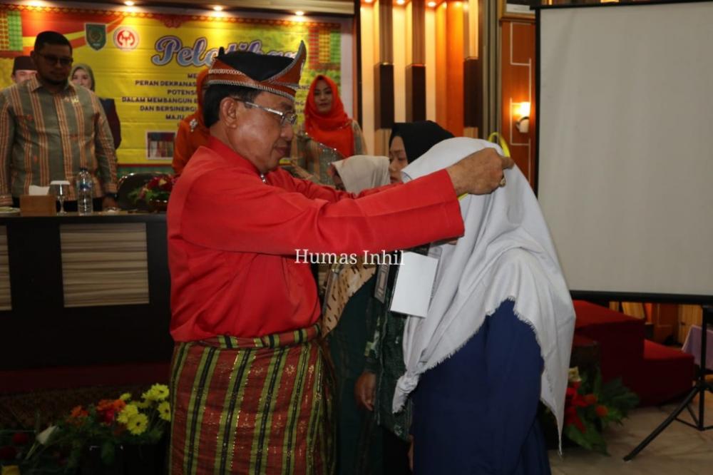 Bupati HM Wardan Membuka Instruktur pelatihan membatik