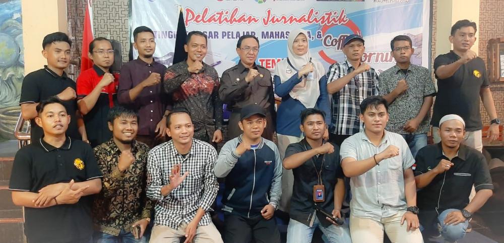 Pelatihan Jurnalis Tingkat Dasar Resmi di Tutup Bupati Inhil,HM Wardan Mengapreseasi dan Bangga Kegiatan Ini Yang Ditaja IWO Inhil