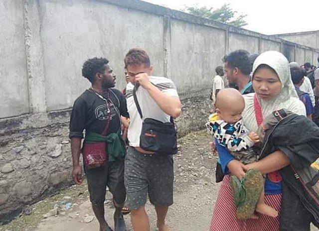 Warga Asli Papua Pasang Badan Selamatkan Warga Pendatang