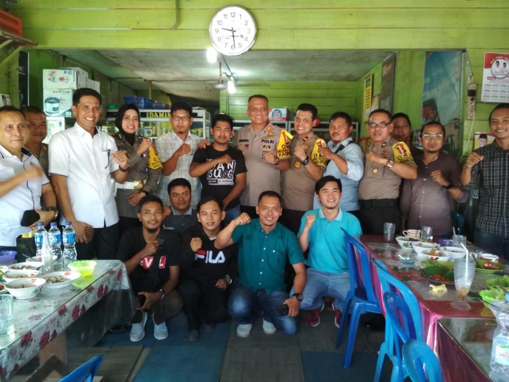 Jalin persahabatan Kapolres Inhil Undang awak Media  Makan Siang 