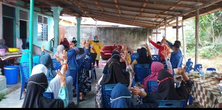 Warga Simpang Padang Berbondong-bondong Dukung Kasmarni Menjadi Bupati Bengkalis.