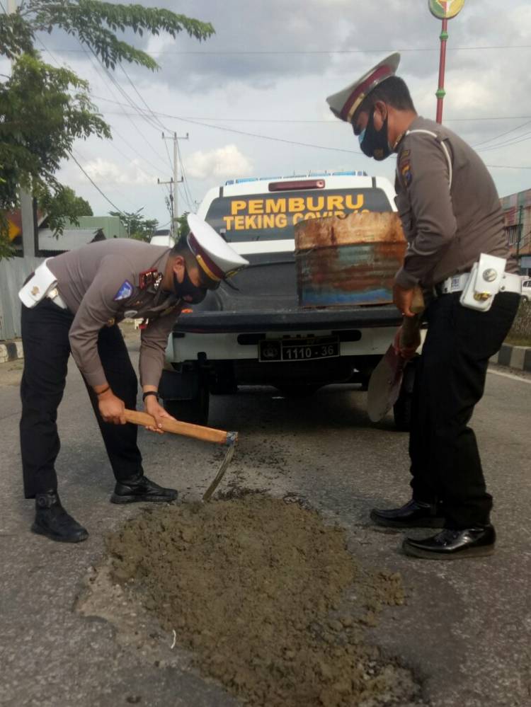 Kasat lantas Polres Kuantan singingi lakukan penibunan jalan guna mengurangi angka kecelakan