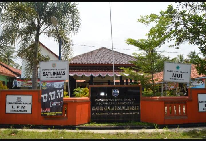 110 Keluarga Penerima Manfaat ( KPM)  di Desa Kujangsari menerima  BLT