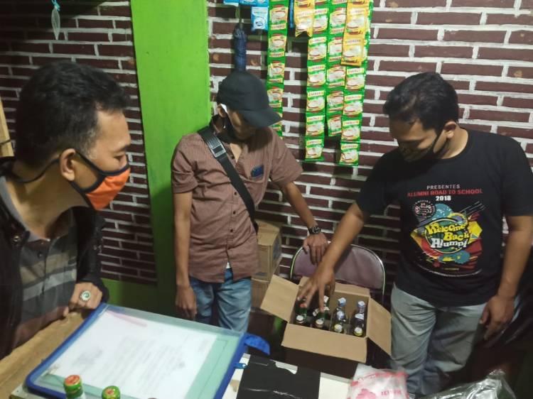 Kepolisian Sektor Pataruman Sita Puluhan Botol Miras 
