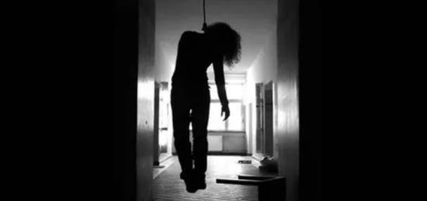 Seorang Ibu Muda Tewas Gantung Diri Dikusen Pintu,Diketahui Istri Seorang Polisi