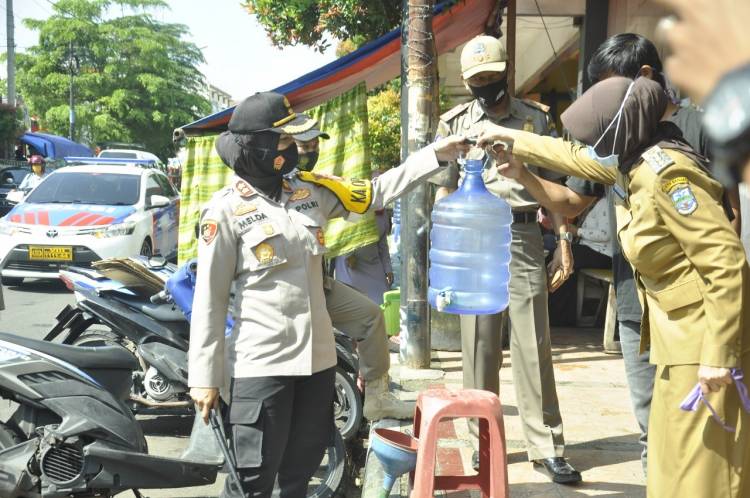 Kapolres Banjar Pimpin Operasi Yustisi Protokol Kesehatan dengan Berjalan Kaki