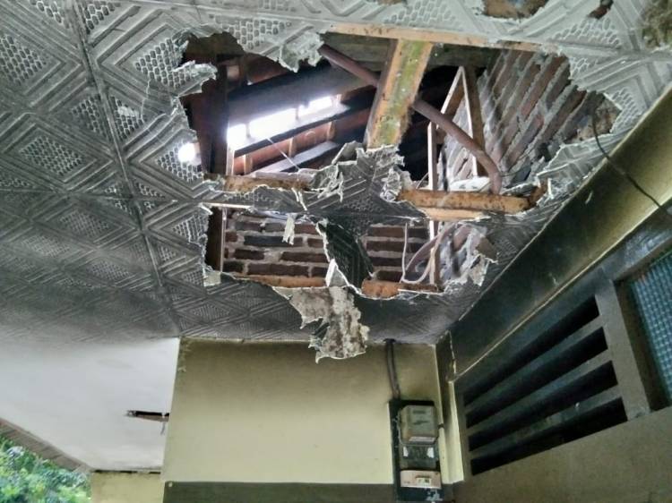 Rumah Warga Diduga Terbakar Akibat Konsleting Listrik,Selepas Terkena Sambaran Petir