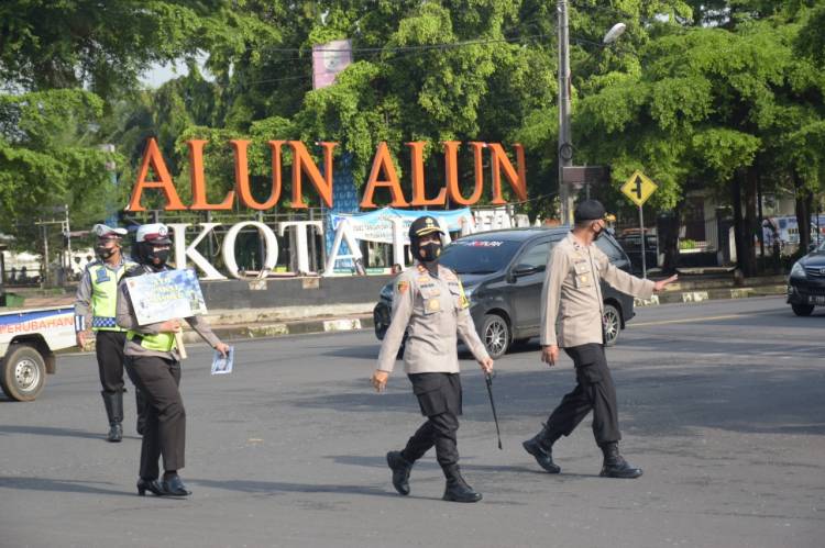Kapolres Banjar Tinjau Pelaksanaan Operasi Zebra Tahun 2020 di Simpang 4 Alun-alun Kota Banjar