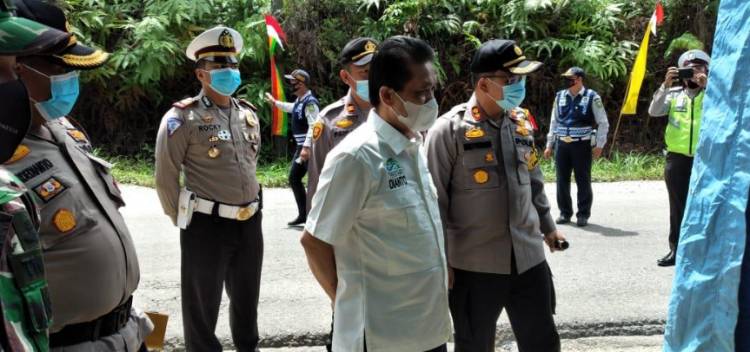 Kapolres Kuansing Mengecek Langsung Pos Jaga di Daerah Kasang Lubuk Jambi Kuantan Mudik