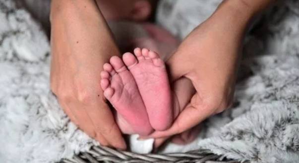 Takut Diketahui Orang Tua,Seorang Siswi Dibekukan Bayinya Sendiri Hingga Tewas