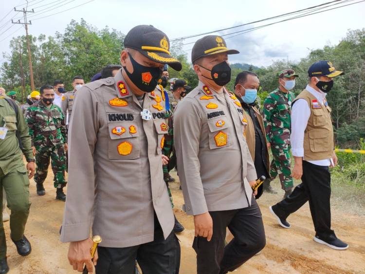 Tetap Semangat, Pesan Kapolda Riau Saat Tinjau Posko Terpadu Chek Point Perbatasan Riau &ndash; Sumbar
