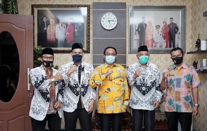 PGRI Riau Usulkan HM Wardan Pemberian Penghargaan Dwi Praja Nugraha 