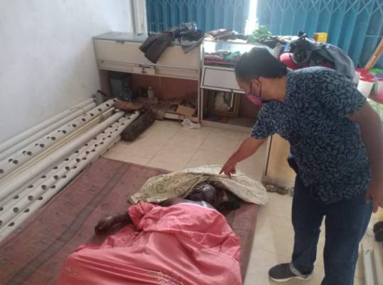 Sesosok Mayat yang Mulai Membusuk Ditemukan Warga di dalam Ruko Pasar Modern Sorek
