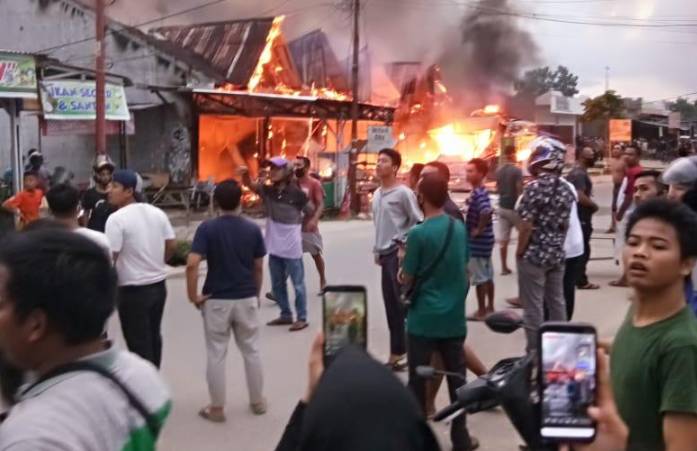 Lima Ruko di Jalan Pemda Pangkalan Kerinci  Ludes Dilalap Si Jago Merah